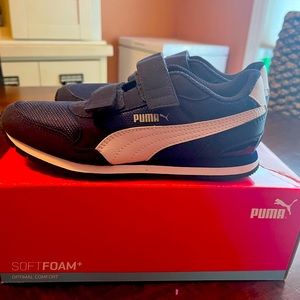 Never worn Kids Boys Blue Pumas